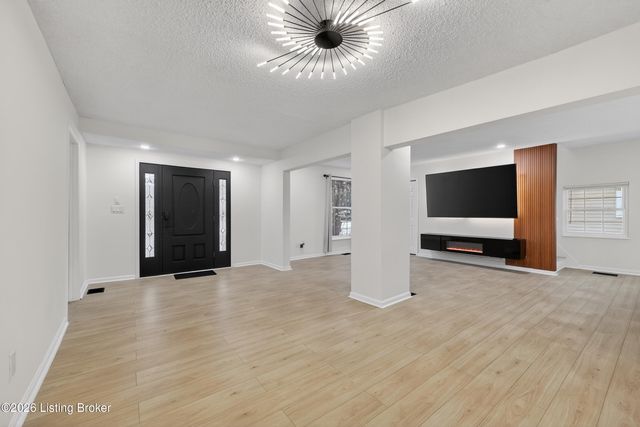 608 Iroquois Ave, Louisville, KY 40214