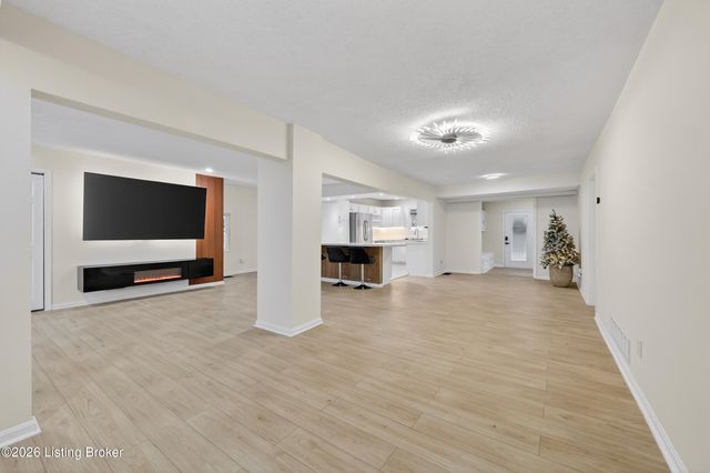 608 Iroquois Ave, Louisville, KY 40214