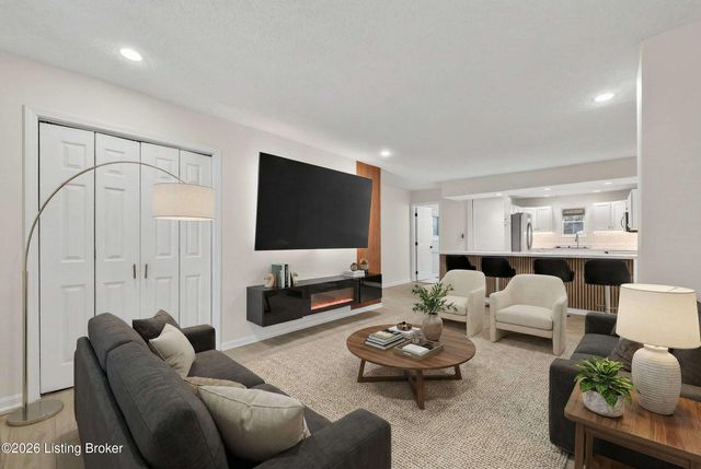 608 Iroquois Ave, Louisville, KY 40214