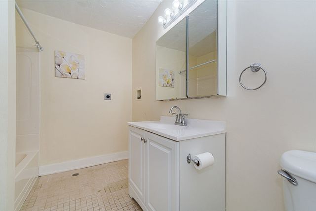 940 Main St 22, Tewksbury, MA 01876