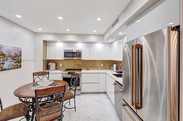 9801 Collins Ave 20T, Bal Harbour, FL 33154