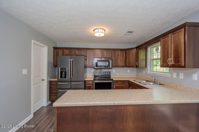 16420 Taunton Vale Rd, Louisville, KY 40245