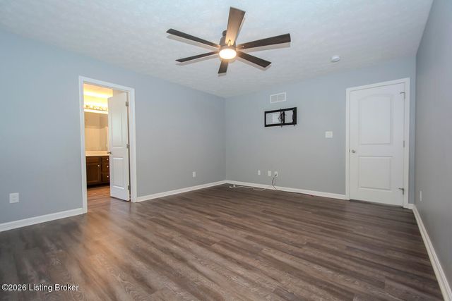 16420 Taunton Vale Rd, Louisville, KY 40245
