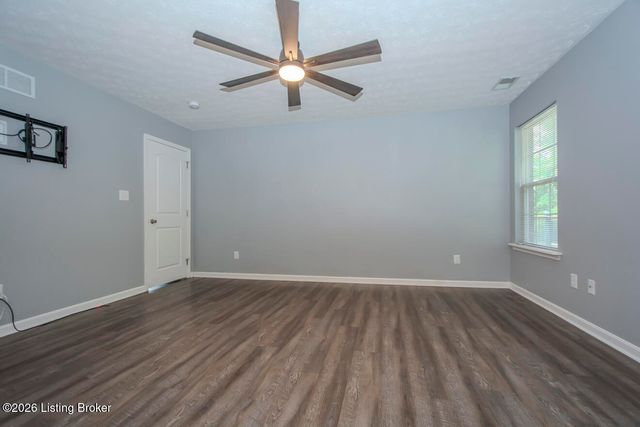 16420 Taunton Vale Rd, Louisville, KY 40245