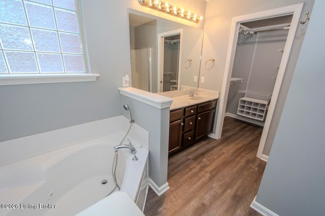 16420 Taunton Vale Rd, Louisville, KY 40245