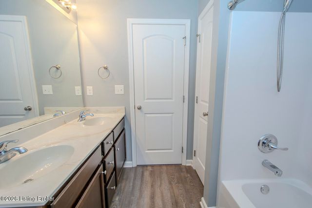 16420 Taunton Vale Rd, Louisville, KY 40245