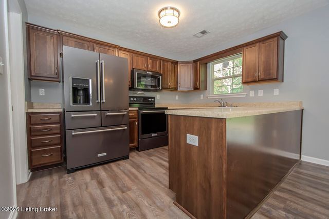 16420 Taunton Vale Rd, Louisville, KY 40245
