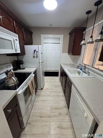 136 Deer Hill Avenue A6, Danbury, CT 06810