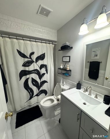 136 Deer Hill Avenue A6, Danbury, CT 06810