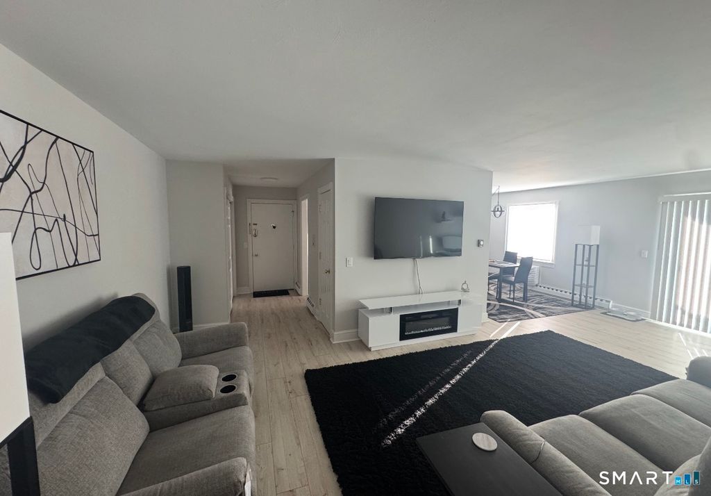 136 Deer Hill Avenue A6, Danbury, CT 06810