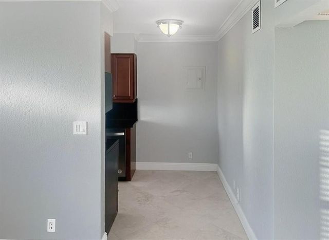 51 NE 24th Street 6, Wilton Manors, FL 33305