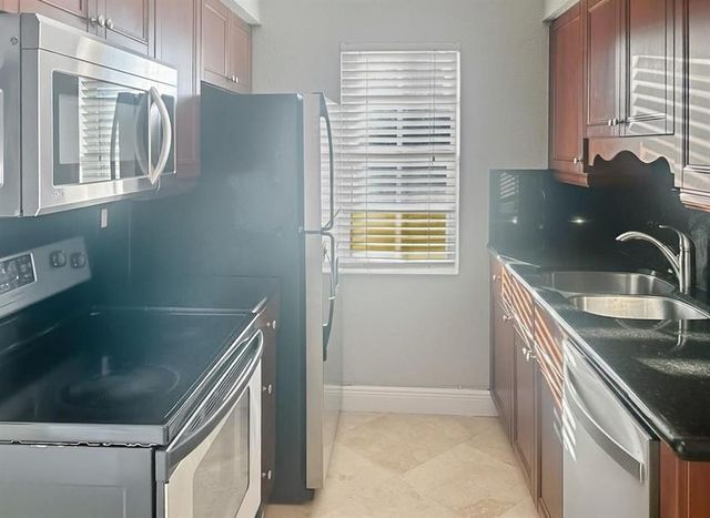 51 NE 24th Street 6, Wilton Manors, FL 33305