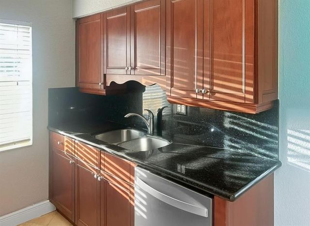 51 NE 24th Street 6, Wilton Manors, FL 33305