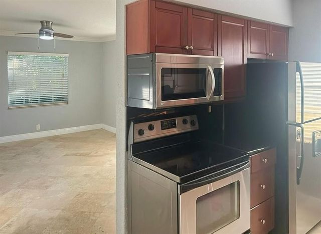 51 NE 24th Street 6, Wilton Manors, FL 33305