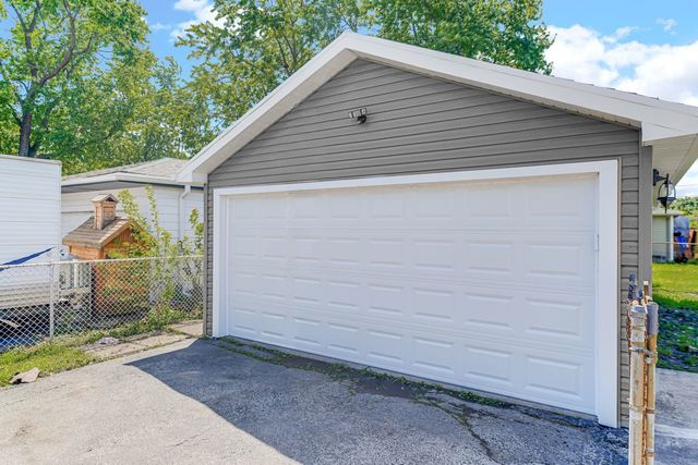 6409 W 85th Place, Burbank, IL 60459