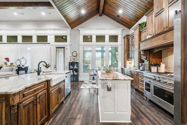 216 Arlington Park Court, Hot Springs, AR 71901