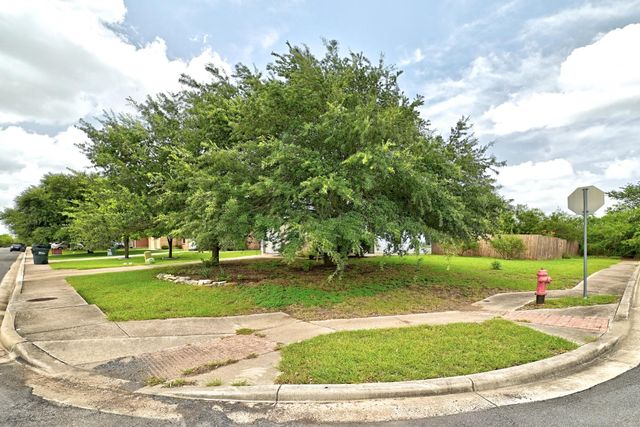 148 Pearl Lake DR, Kyle, TX 78640