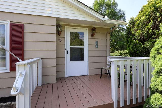 20 Cresthaven Drive, New Windsor, NY 12553