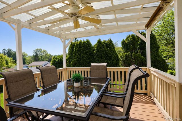 20 Cresthaven Drive, New Windsor, NY 12553