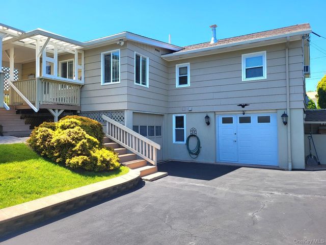 20 Cresthaven Drive, New Windsor, NY 12553