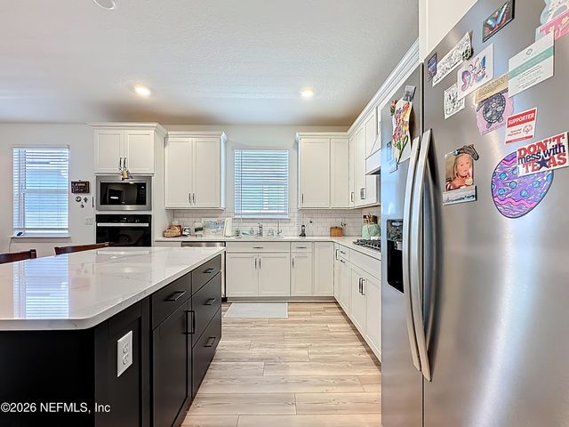 426 HAWTHORN PARK Circle, Yulee, FL 32097