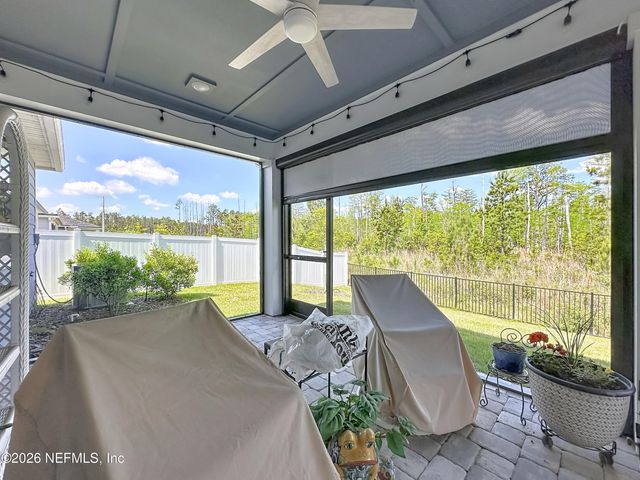 426 HAWTHORN PARK Circle, Yulee, FL 32097