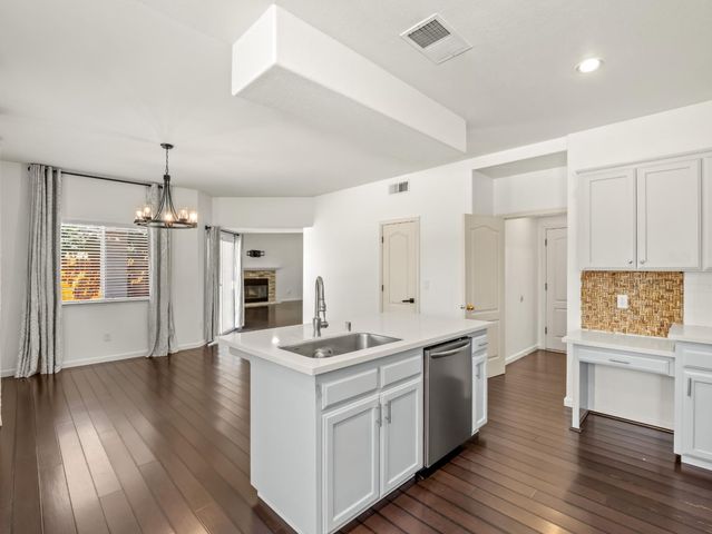 1897 Goshen Avenue, Clovis, CA 93611