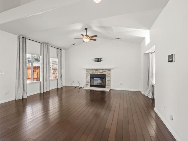 1897 Goshen Avenue, Clovis, CA 93611