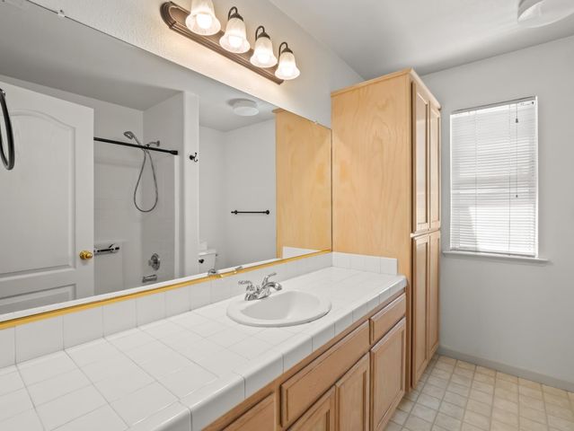 1897 Goshen Avenue, Clovis, CA 93611