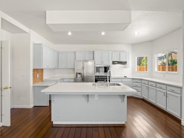 1897 Goshen Avenue, Clovis, CA 93611