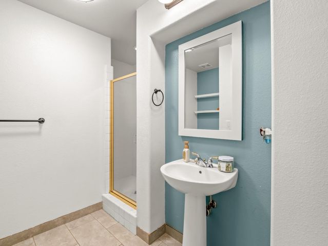 1897 Goshen Avenue, Clovis, CA 93611