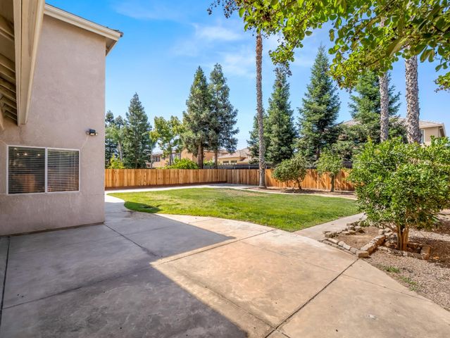 1897 Goshen Avenue, Clovis, CA 93611