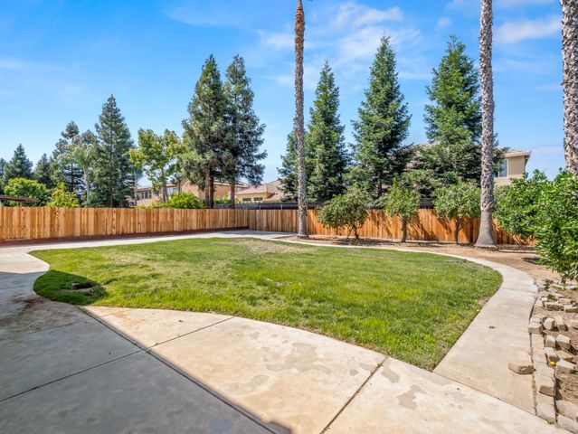1897 Goshen Avenue, Clovis, CA 93611