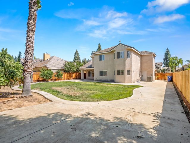 1897 Goshen Avenue, Clovis, CA 93611