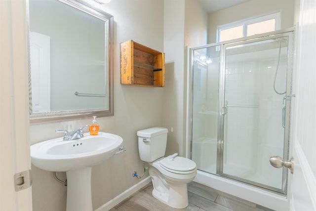 5865 E Beck Avenue, Fresno, CA 93727