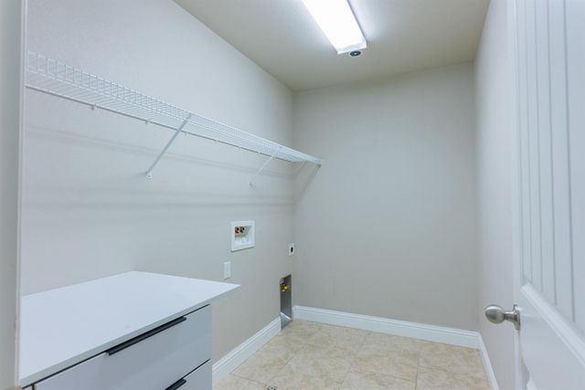 5865 E Beck Avenue, Fresno, CA 93727