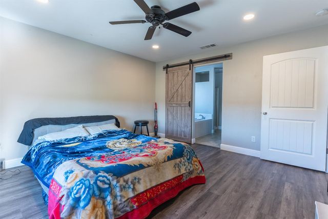 5865 E Beck Avenue, Fresno, CA 93727