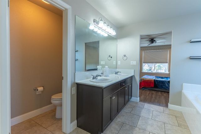 5865 E Beck Avenue, Fresno, CA 93727