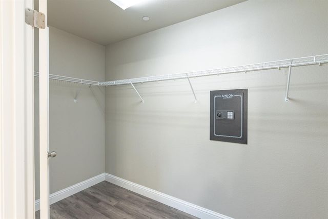 5865 E Beck Avenue, Fresno, CA 93727