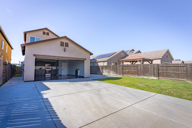 5865 E Beck Avenue, Fresno, CA 93727