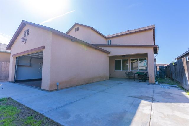 5865 E Beck Avenue, Fresno, CA 93727