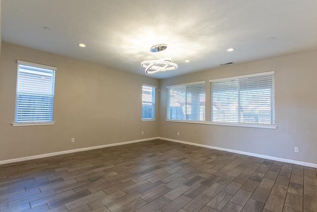 5865 E Beck Avenue, Fresno, CA 93727