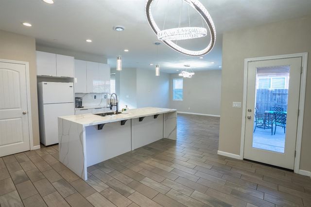 5865 E Beck Avenue, Fresno, CA 93727