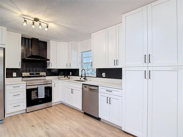 3551 OAKWOOD DRIVE, Wesley Chapel, FL 33543