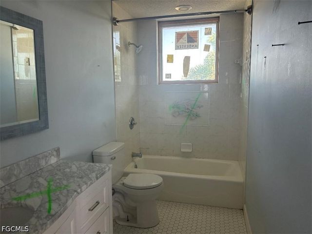 3211 Vacation LN, St James City, FL 33956