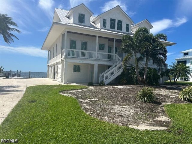 3211 Vacation LN, St James City, FL 33956