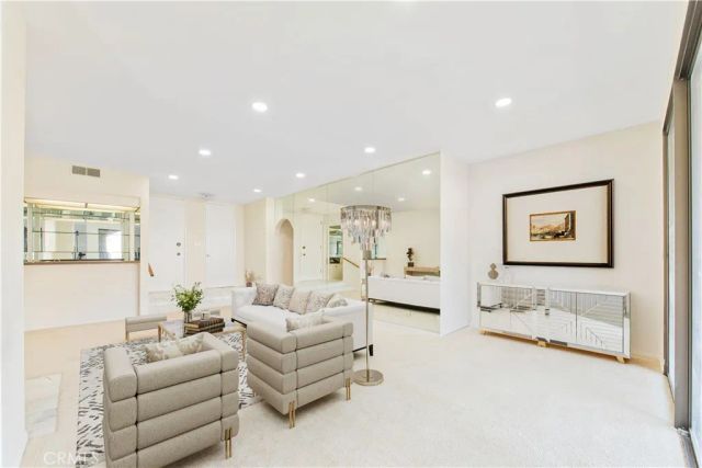 5340 Yarmouth 205, Encino, CA 91316