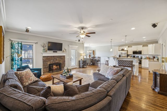 1301 Rivercrest Dr, Murfreesboro, TN 37129