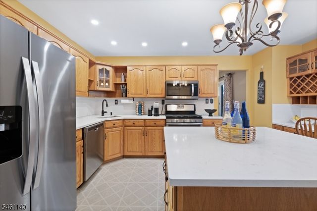 3 Wythe Cir, Hillsborough Twp., NJ 08844