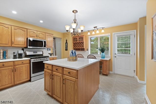 3 Wythe Cir, Hillsborough Twp., NJ 08844